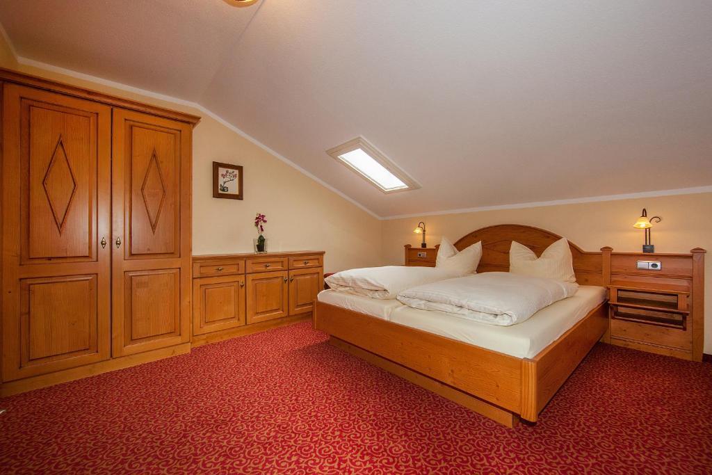 Gaestehaus Laerchenhang Міттенвальд Номер фото