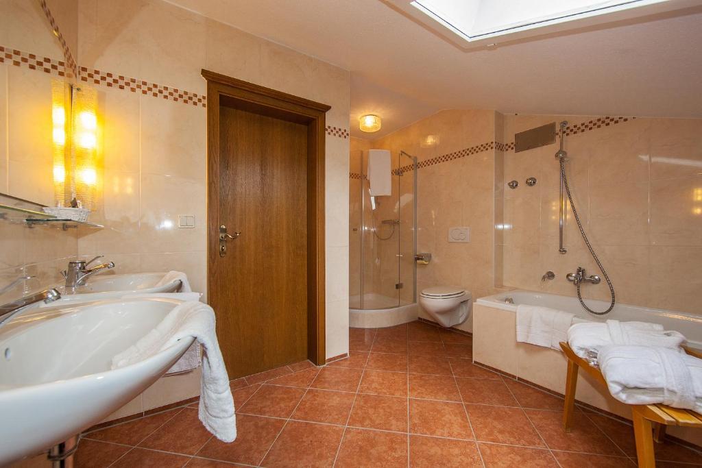 Gaestehaus Laerchenhang Міттенвальд Номер фото